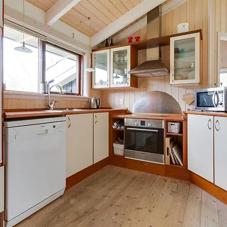 Three-bedroom Holiday In * هالس