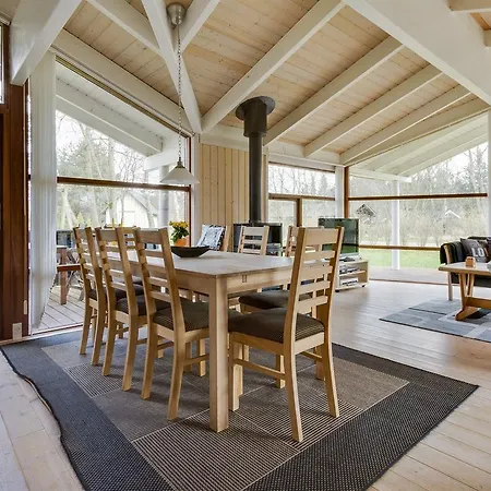 بيت للعطل Three-bedroom Holiday In *
