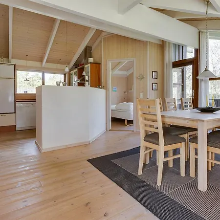 Three-bedroom Holiday In * هالس