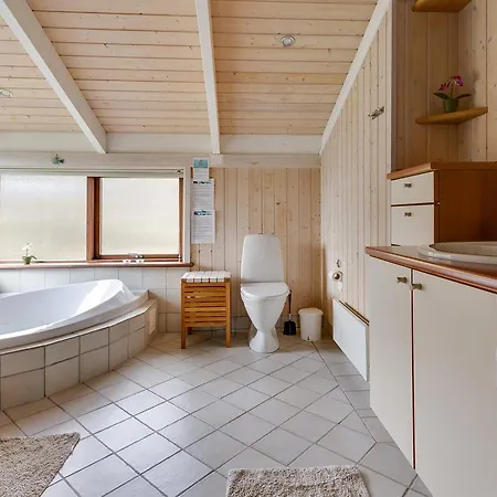 بيت للعطل Three-bedroom Holiday In *