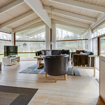 Three-bedroom Holiday In * هالس