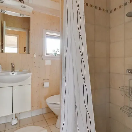 بيت للعطل Three-bedroom Holiday In *