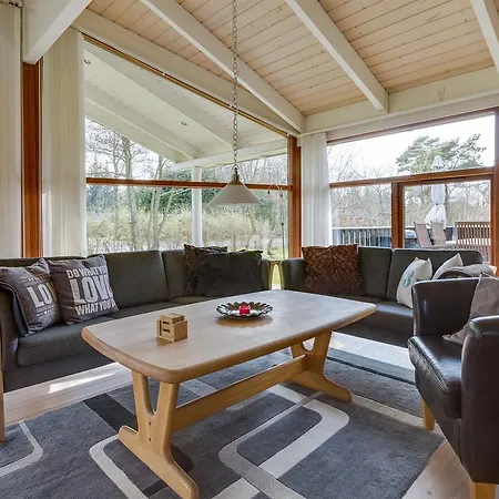 بيت للعطل Three-bedroom Holiday In *
